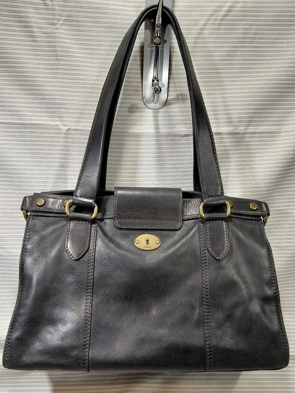 FOSSIL Vintage Revival Flap Satchel Shoulder Bag Black Leather Magnetic Closure.
